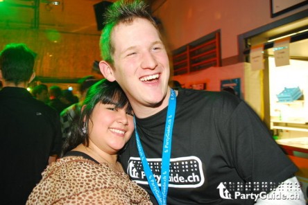 bumo12.12.09beacepartygansingennn