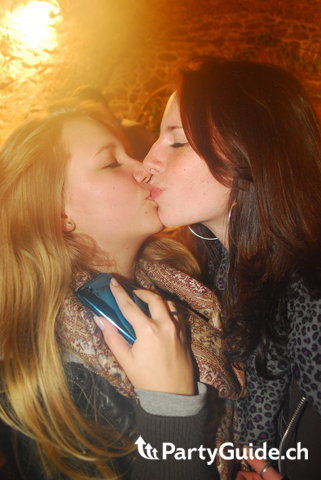 http://www.partyguide.ch/partypictures/gallery/images/galleryId/50904/pos/5